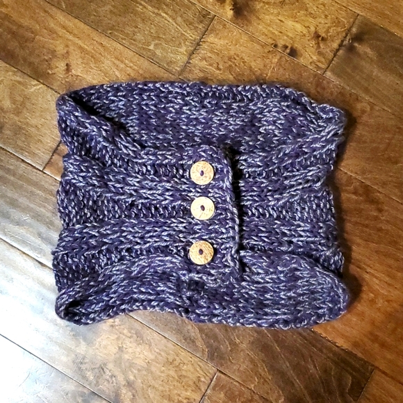 New Handmade wool blend capelette with wood buttons - Picture 1 of 2